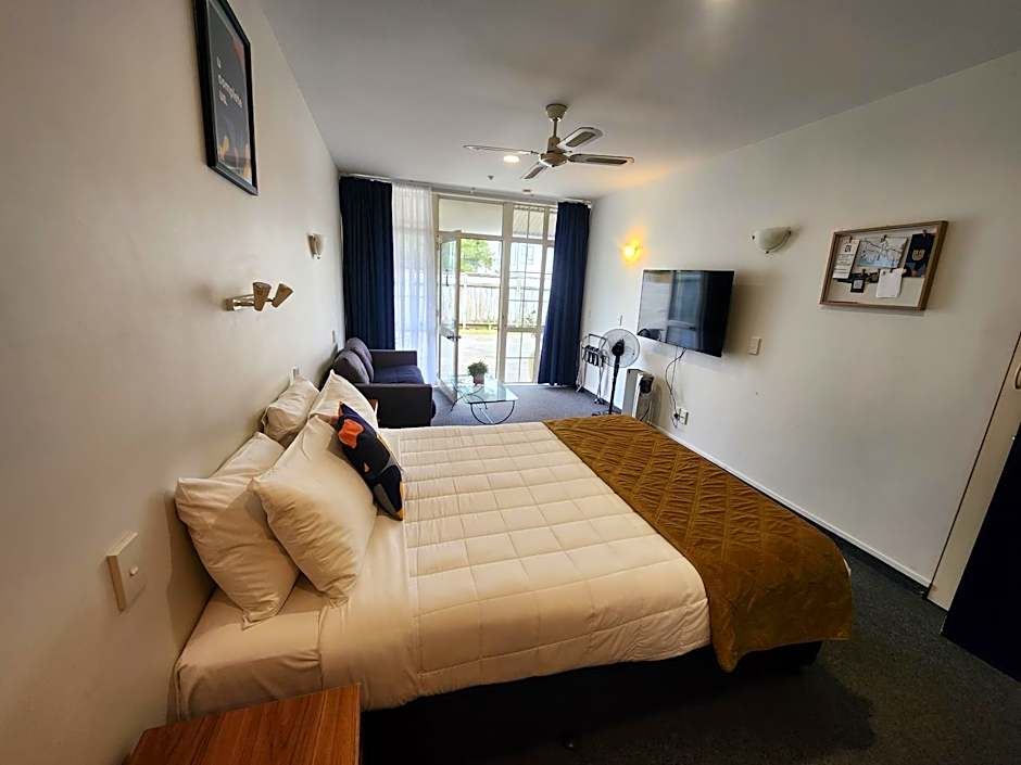 U Studios Paraparaumu Beach (formerly Copperfield Seaside Motel)