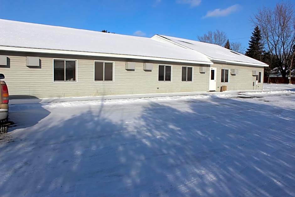 Woodland Inn & Suites