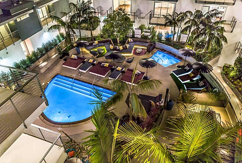 Beverly Grove Chic City Oasis 2 BR Apt with Den 138