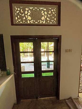 Villa with Garden View