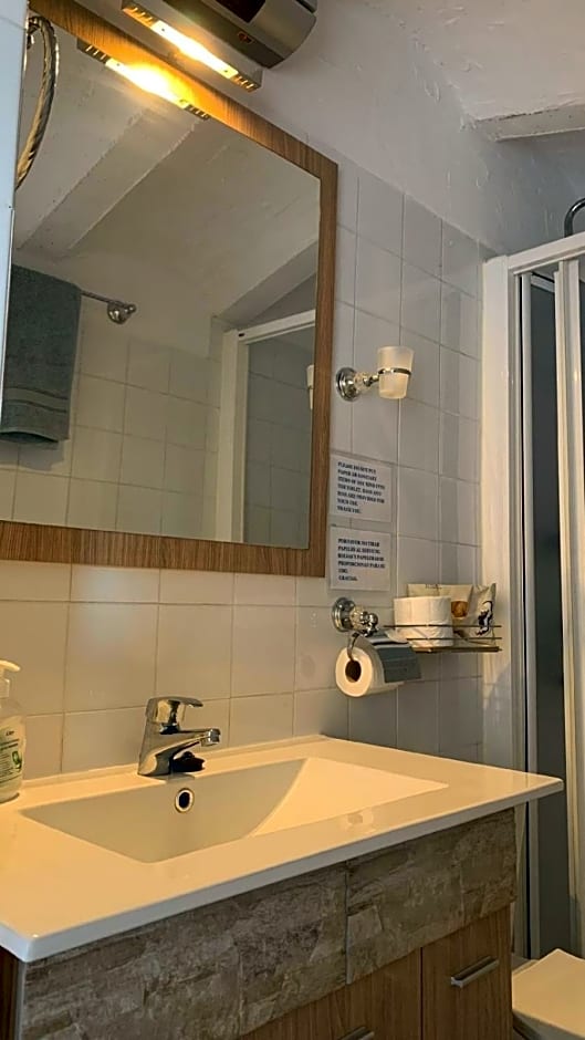 Cueva Romana, Solo Adultos, Apto para Nudistas