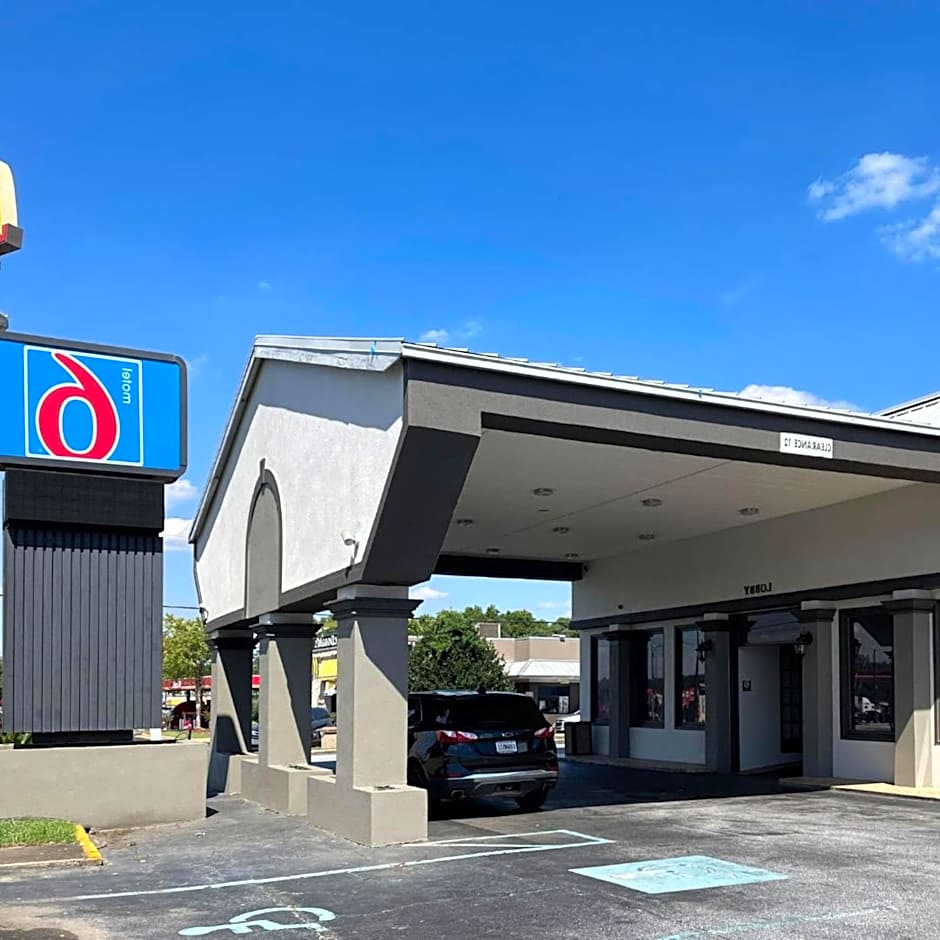 Motel 6 Opelika AL