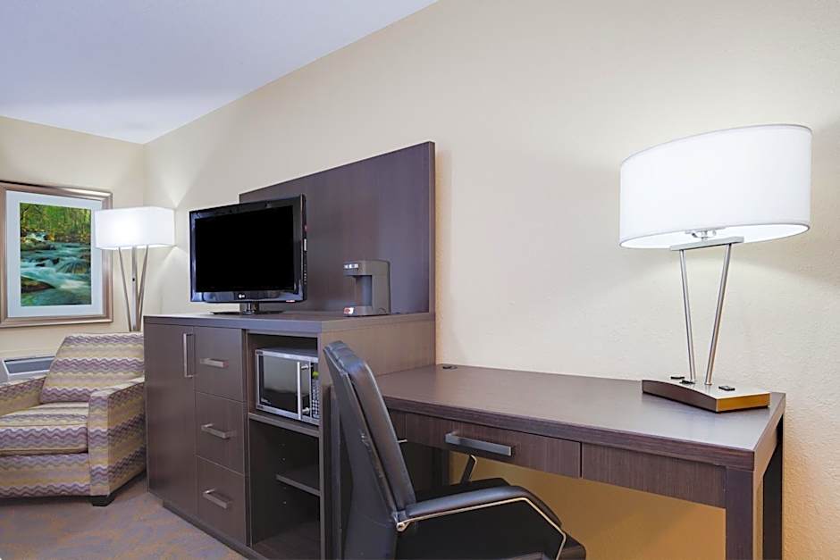 HOLIDAY INN EXPRESS & SUITES FREDERICTON By IHG