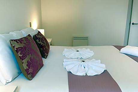 One-Bedroom Apartment-Cock lane, EC1A