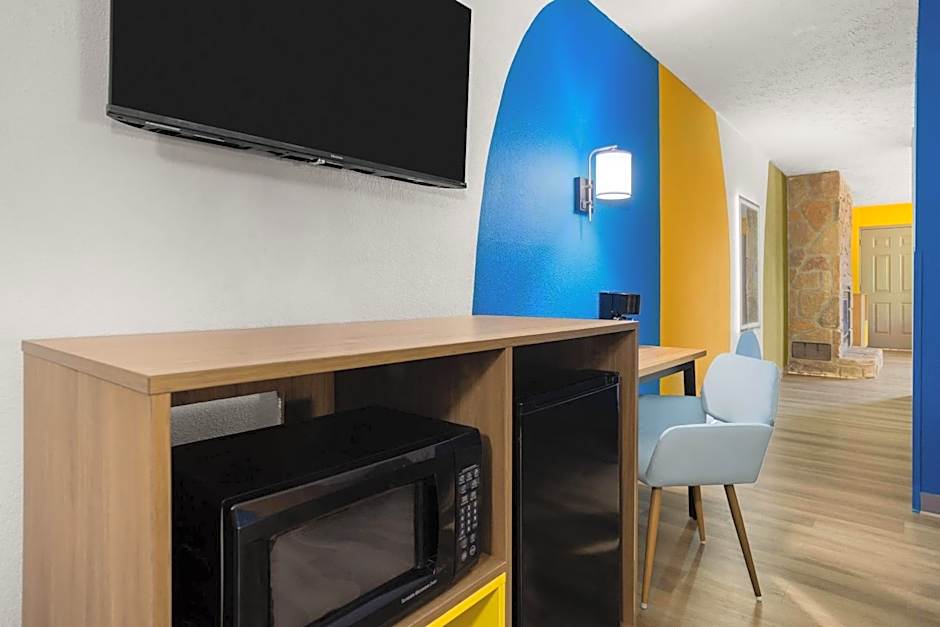 Days Inn By Wyndham Pigeon Forge South
