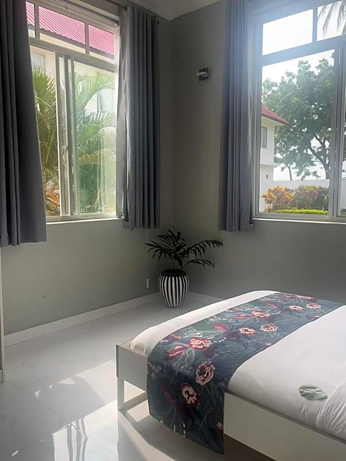 Calamari Beach Resort