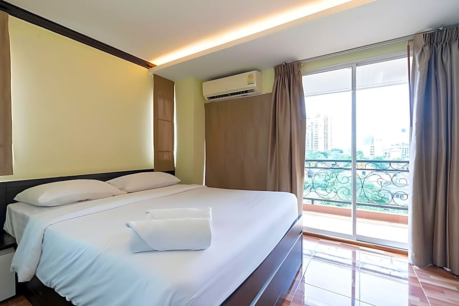 Greenview Ekkamai 10 Suite