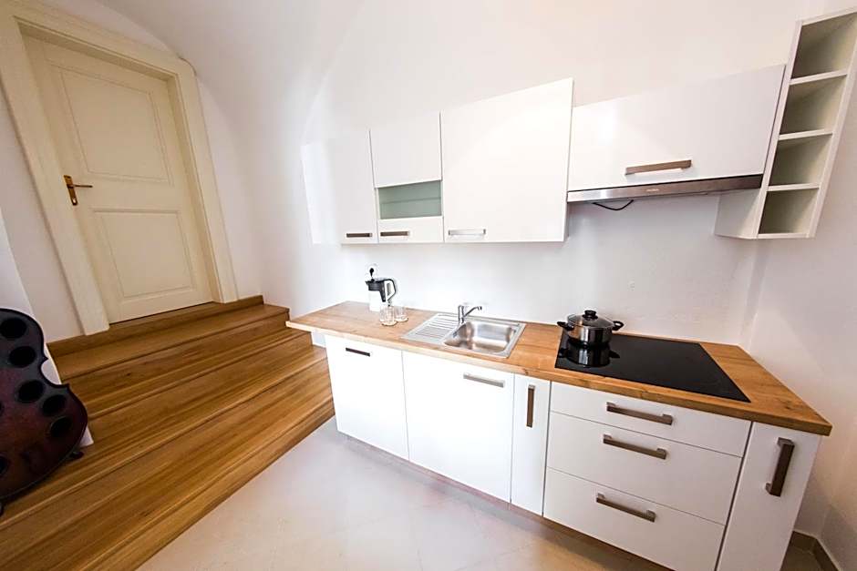 Three Golden Crowns Apartments