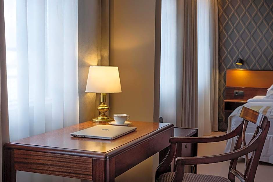 Hotel Holt - The Art Hotel