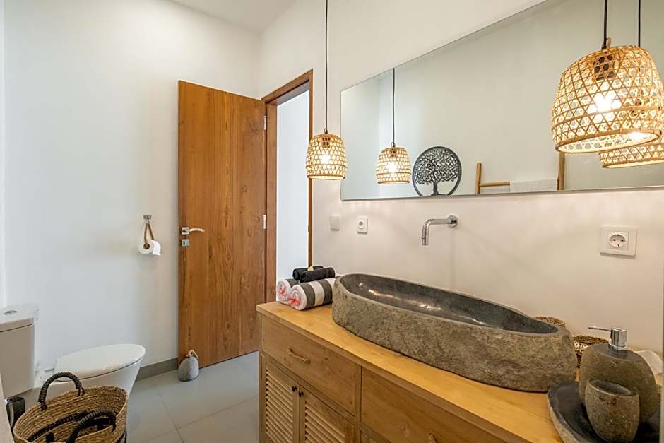 Lovely 3 Bedroom Villa Kembali