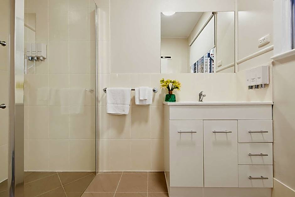 Ruthven Street Motor Inn