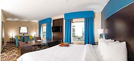 1 King Microwv/Fridge/Wet Bar Studio Suite Ns