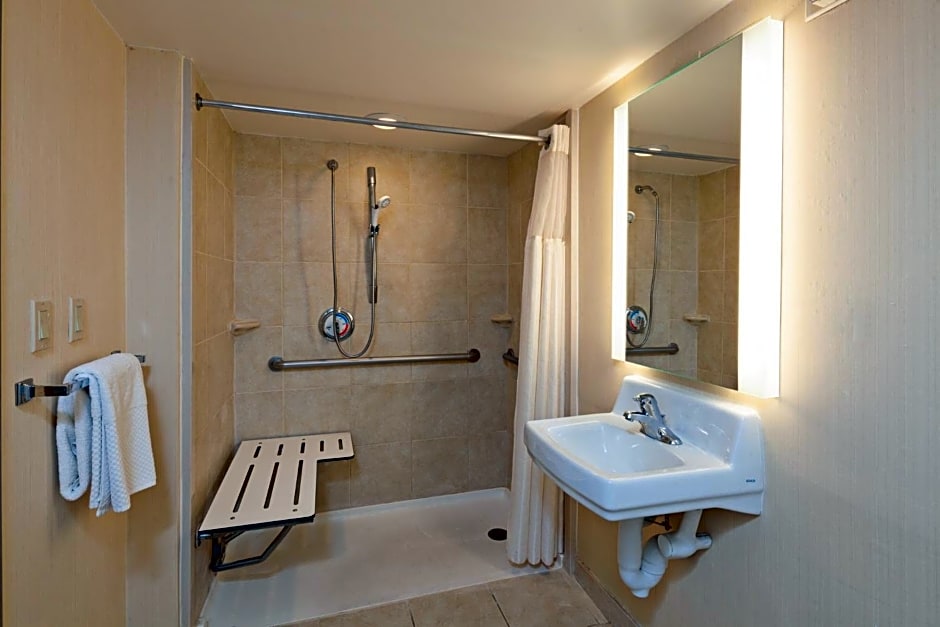 DoubleTree by Hilton New Orleans Airport