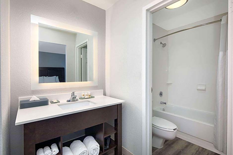 La Quinta Inn & Suites by Wyndham Atlanta Airport