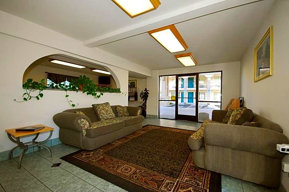 Cloverdale Wine Country Inn and Suites