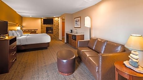 Suite-1 King Bed, Non-Smoking, Steam Shower, Fireplace, Lake Front, Balcony, No Pets Allowed, Full B