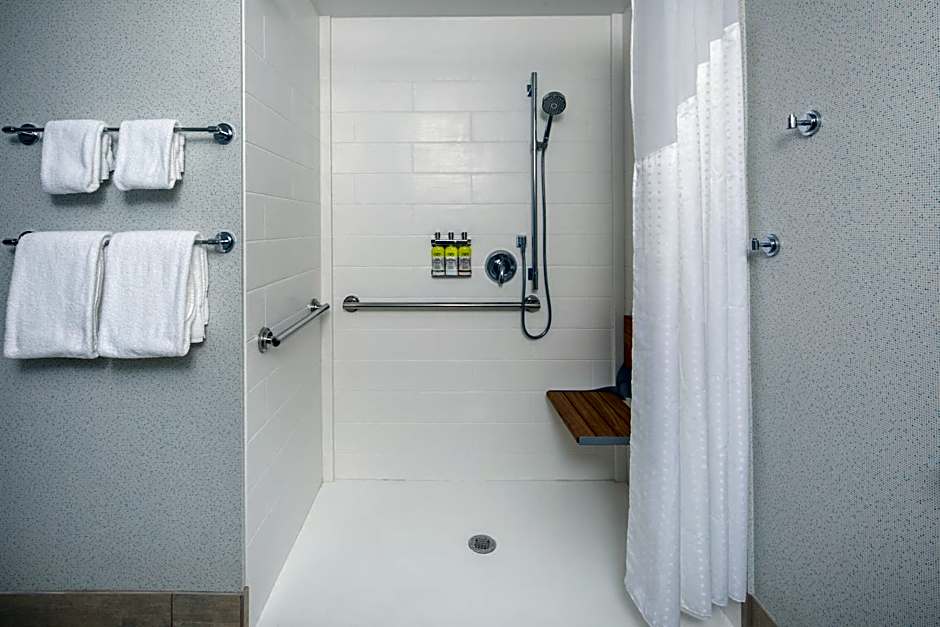 Holiday Inn Express And Suites Chico By IHG