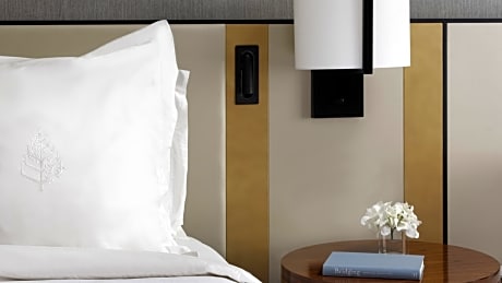 (stk) resort room king bed
