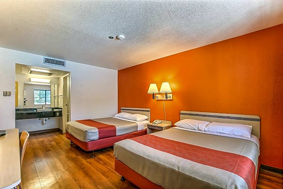 Super 8 by Wyndham Livermore