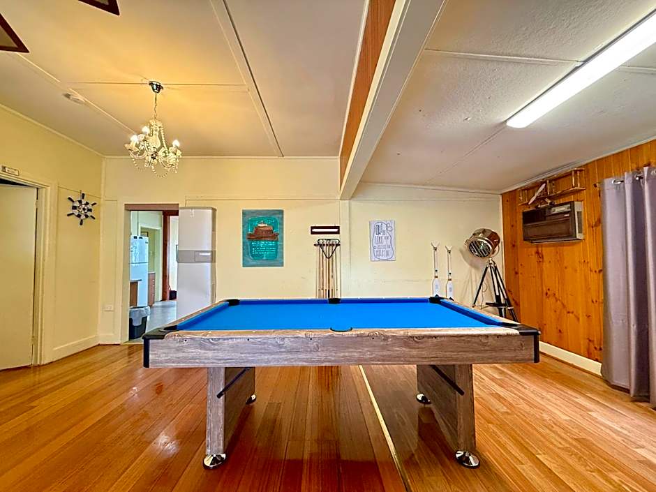 Nautique Beach House - Rustic and Charming, Walk 2 Beach & Shops