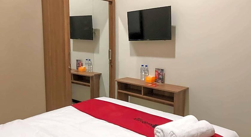 RedDoorz Syariah @ Jl. Cengger Ayam Dalam