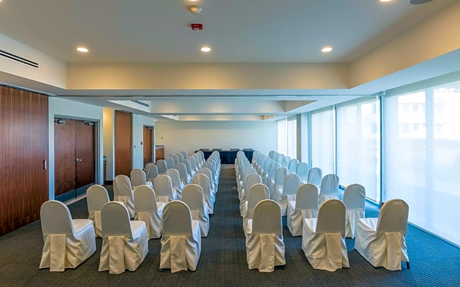 Hampton Inn & Suites by Hilton Los Cabos