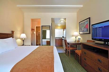 King Room with Kitchen - Non-Smoking