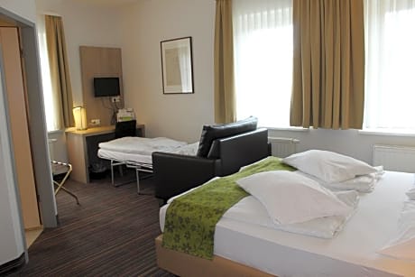 Double Room Rathaus possibility of extra sofa bed