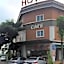 Peach Hill Hotel & Cafe