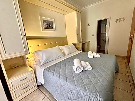 Small Double Room with Internal Bathroom