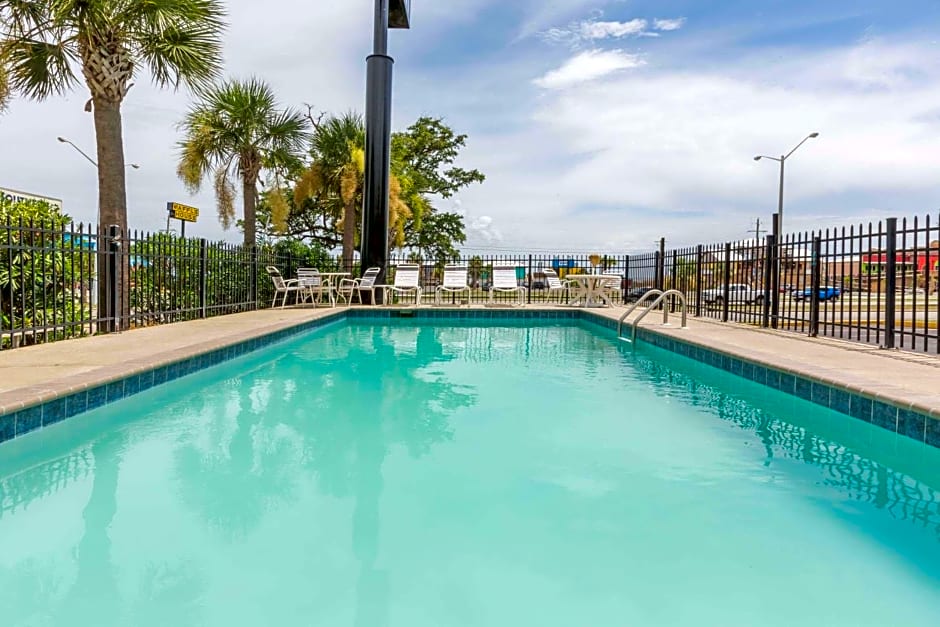 Days Inn by Wyndham Biloxi Beach