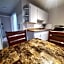 Central Private 1BR Apt. w/Free Prkg + Fast Wi-Fi