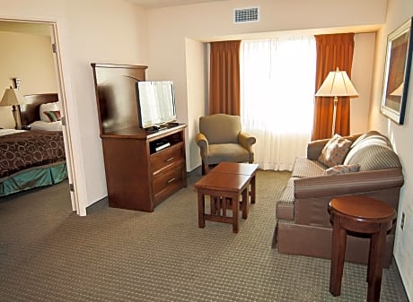 One-Bedroom Suite With Two Double Beds - Smoking