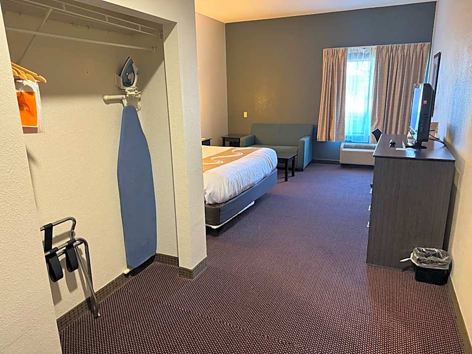 Quality Inn &  Suites Hattiesburg North