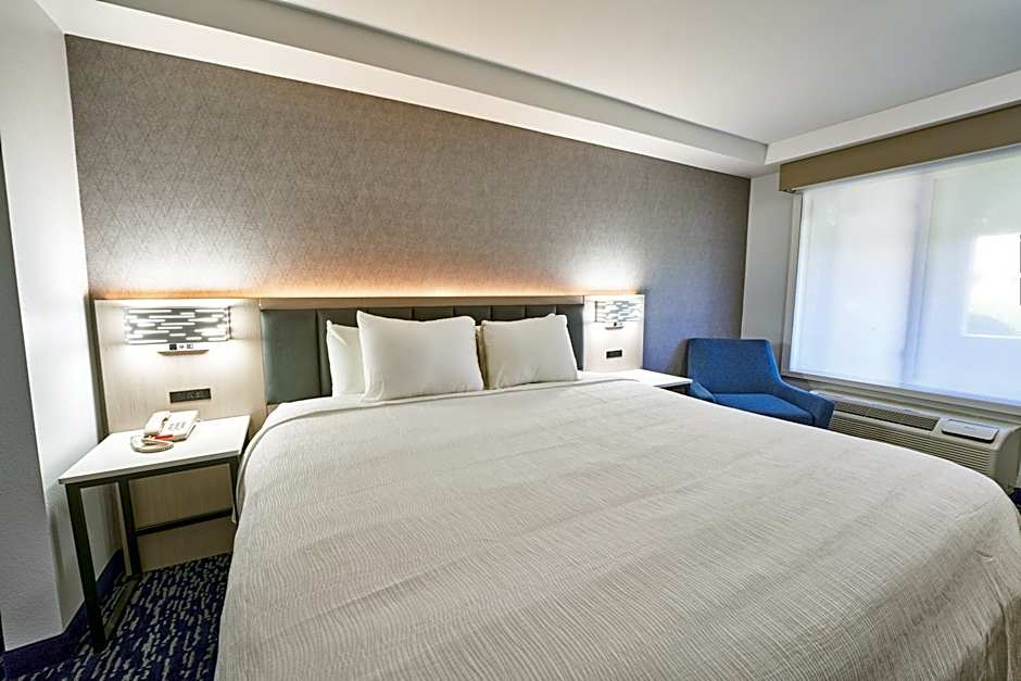 All Seasons Inn & Suites