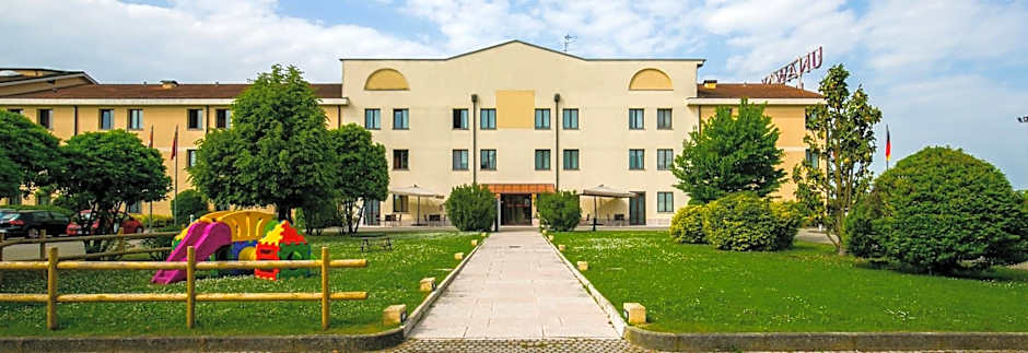 Photo 1 of 50 of Unaway Hotel Occhiobello
