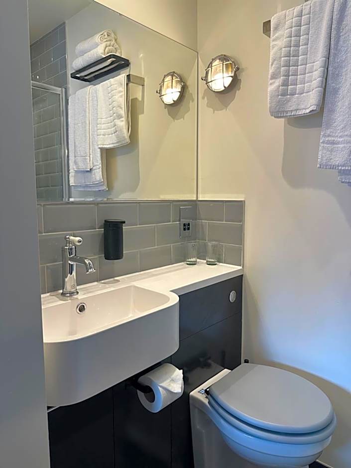 Rooms Above Sugar Boat