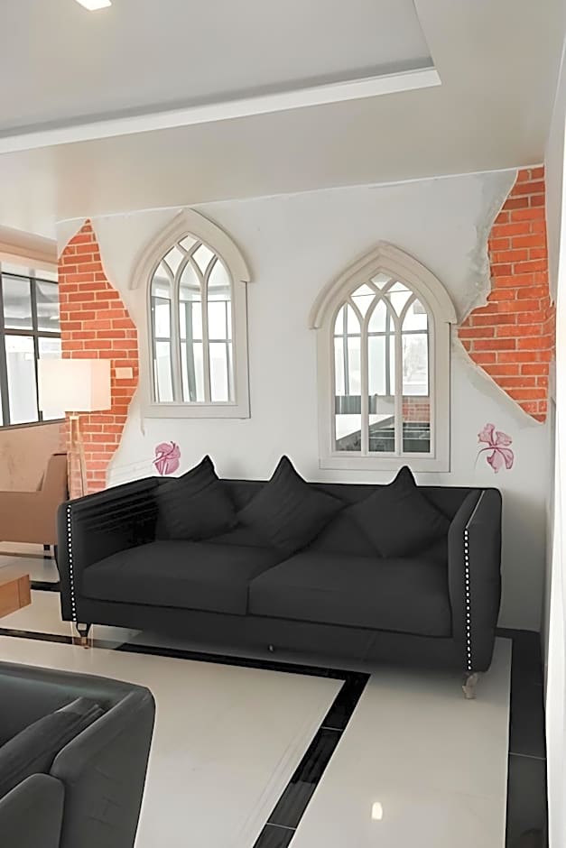 RQ Bangkok Sukhumvit 107 by Collection O