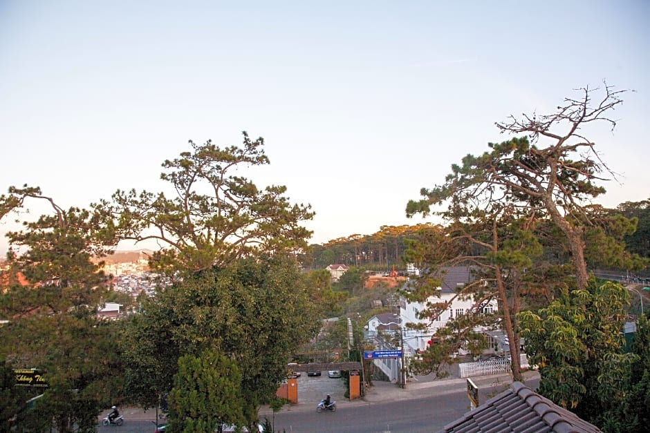 Hoa Sen Vang Hotel Dalat