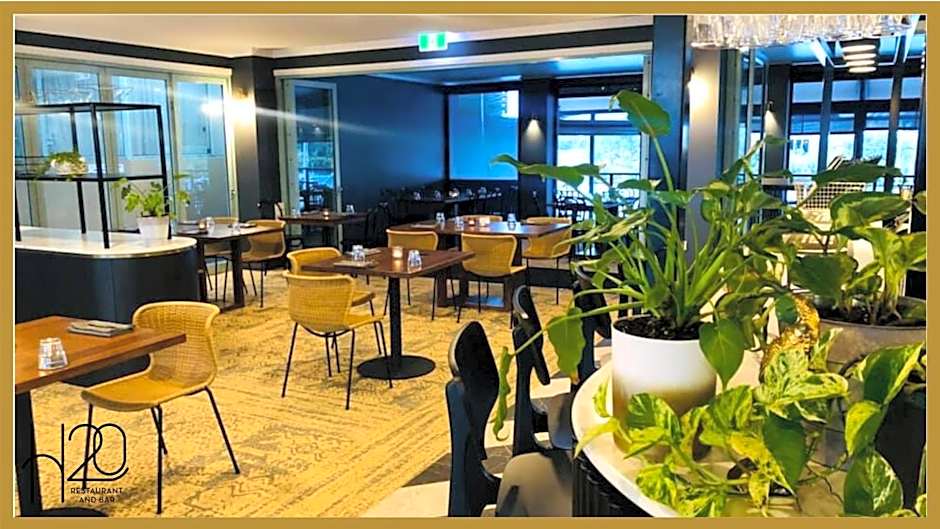 Burnett Riverside Hotel