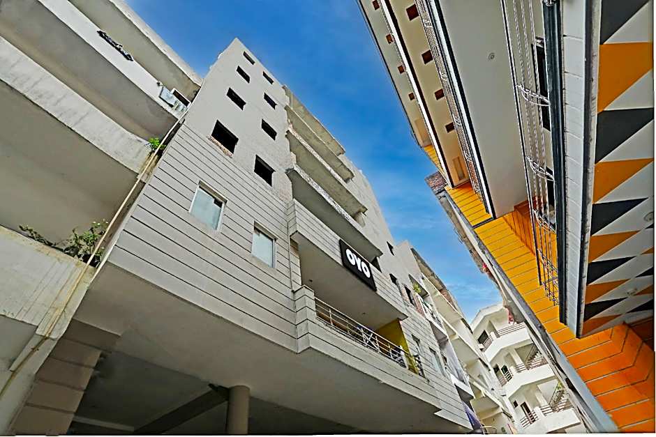 Hotel O Wamson Alpha Co living Stays