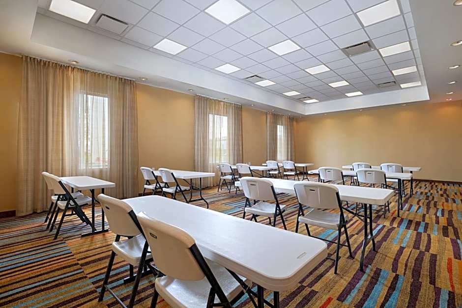 Fairfield Inn & Suites by Marriott Lincoln Airport