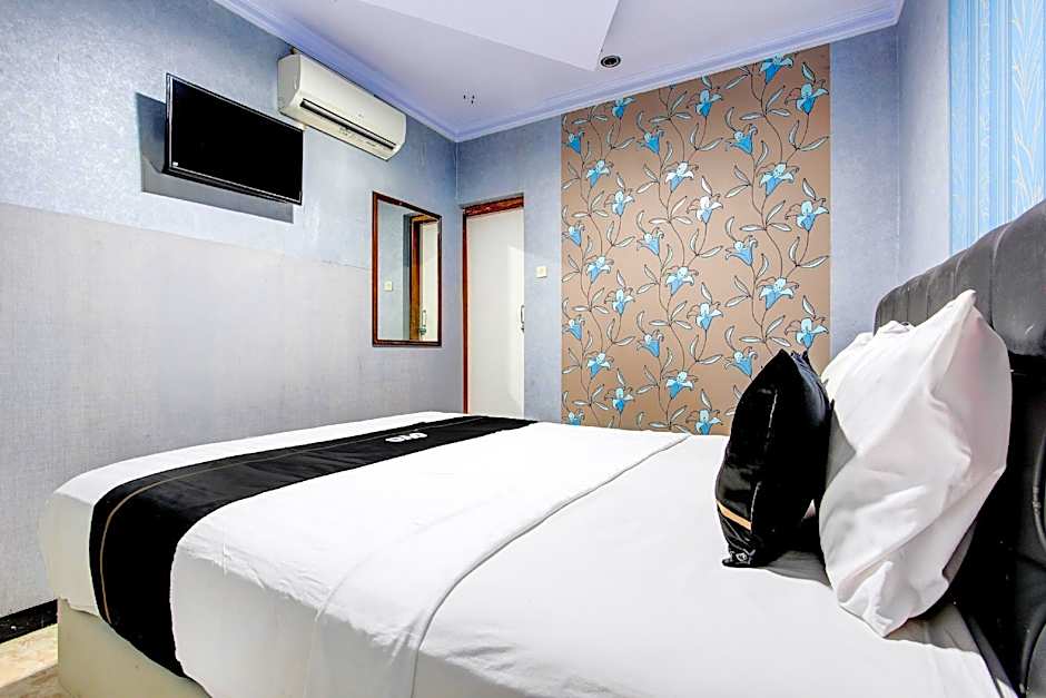 Capital O 93653 Kinasih Hotel