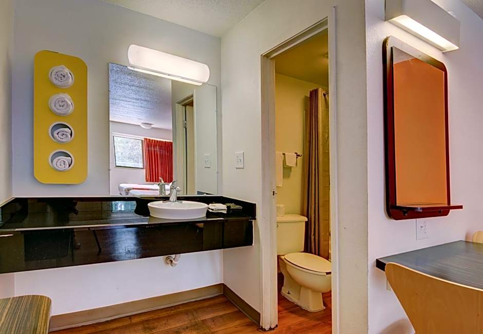 Days Inn by Wyndham Kansas City Northeast