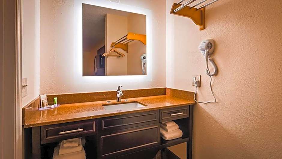 Photo 1 of 2 of 1 King Bed, Mobility Accessible, Roll in Shower