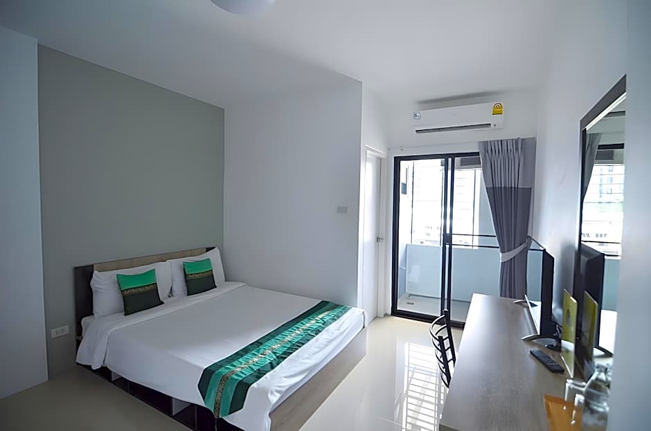 Salinsiri at ladkrabang