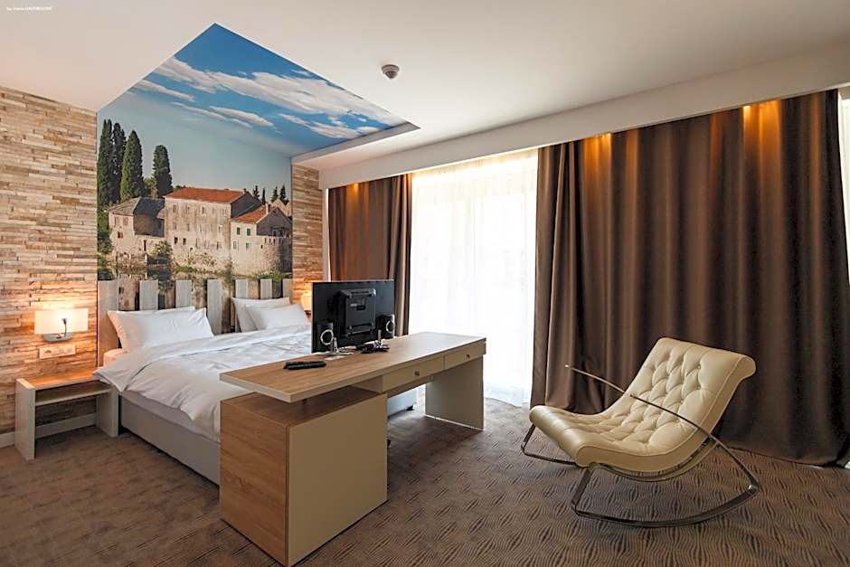 Photo 1 of 22 of 1 Double Bed or 2 Beds, Balcony