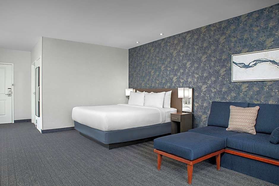 Courtyard by Marriott Richmond Downtown