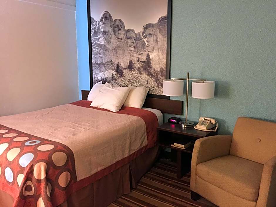 Super 8 by Wyndham Redfield