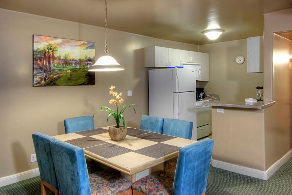 Palm Canyon Resort